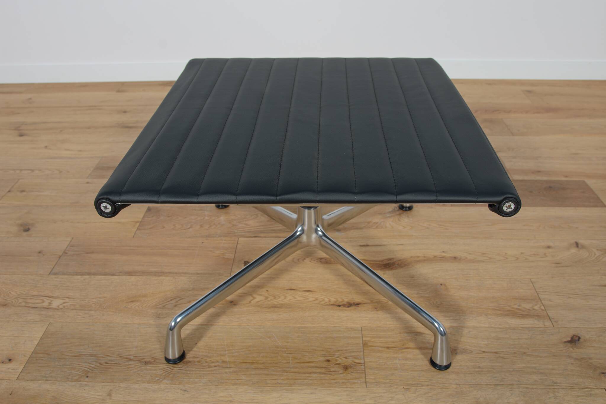 Eames Alu Group EA124 & EA125 Lounge Chair & Ottoman by Charles & Ray Eames for Vitra, 1980s.