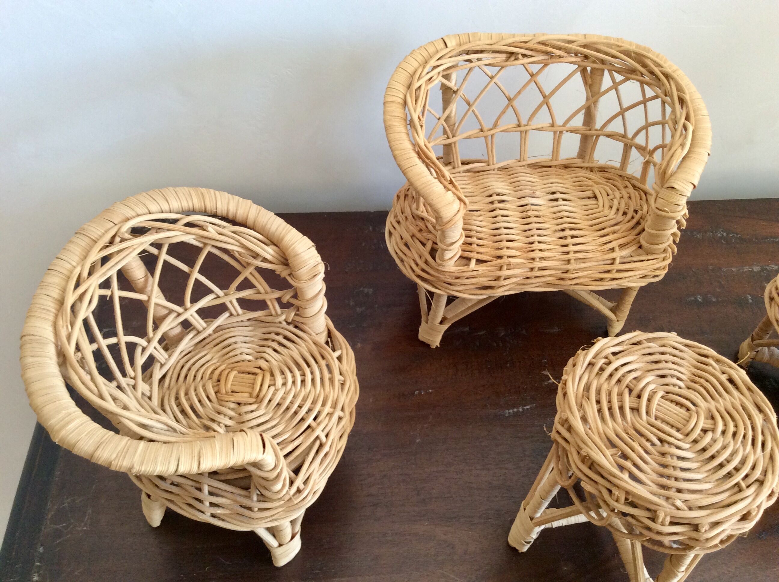 Salon de jardin en osier vintage pour poupée