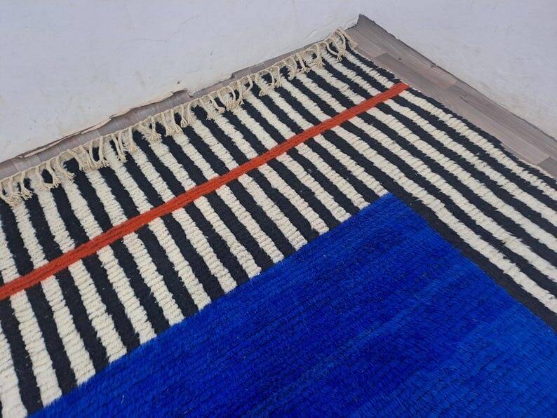 Handmade traditional Berber rug size 150 x 250 cm