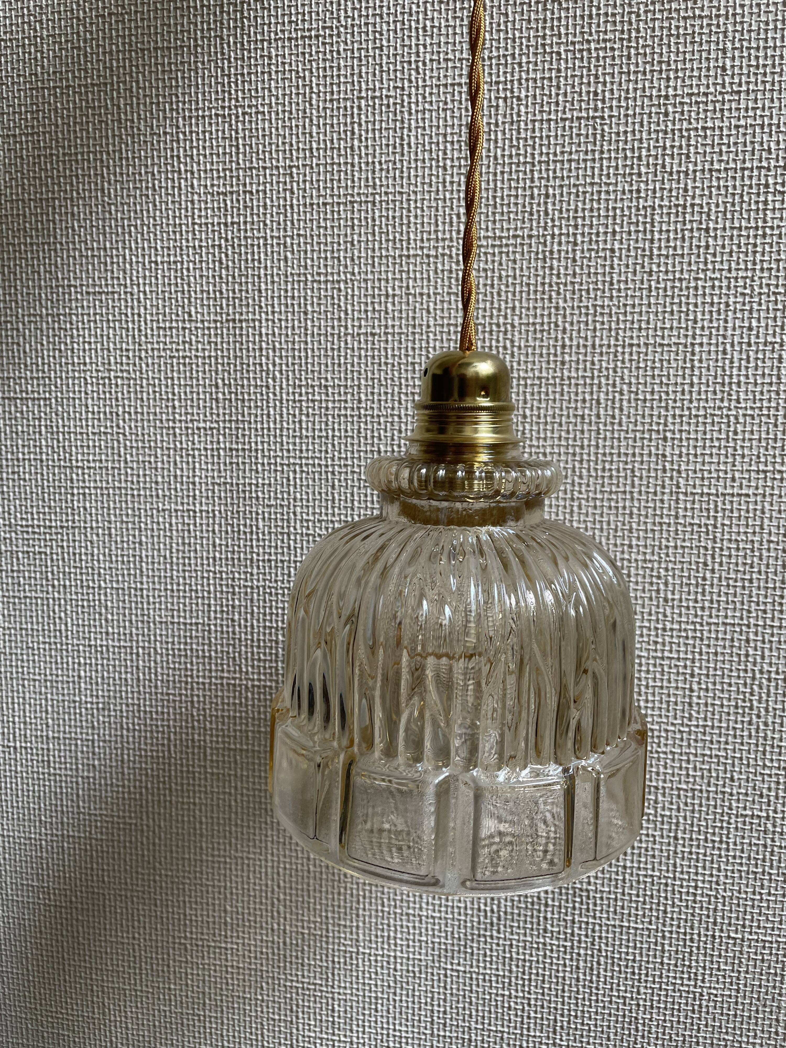 Molded glass suspension