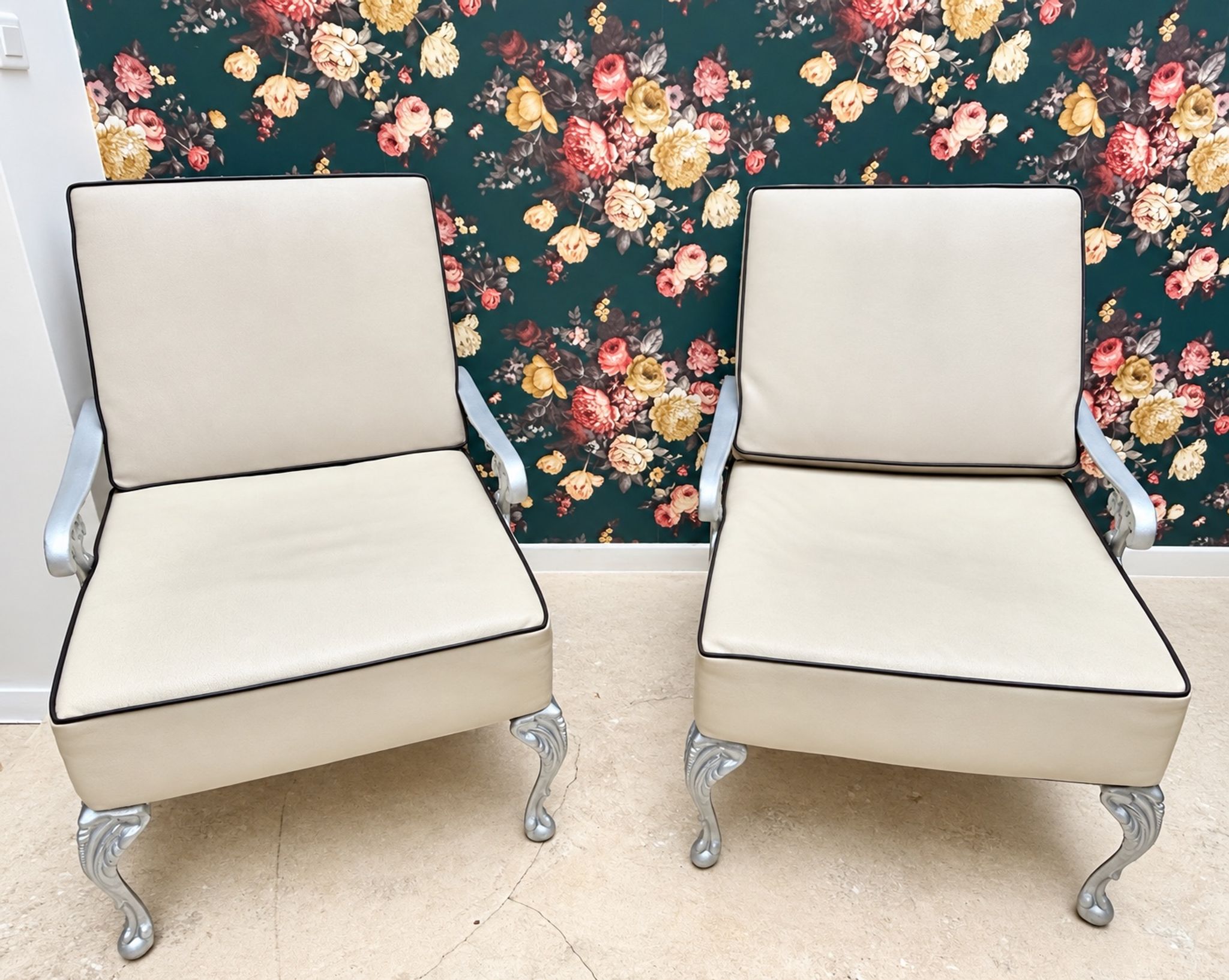 Pair of baroque design armchairs – Parisian hotel furniture