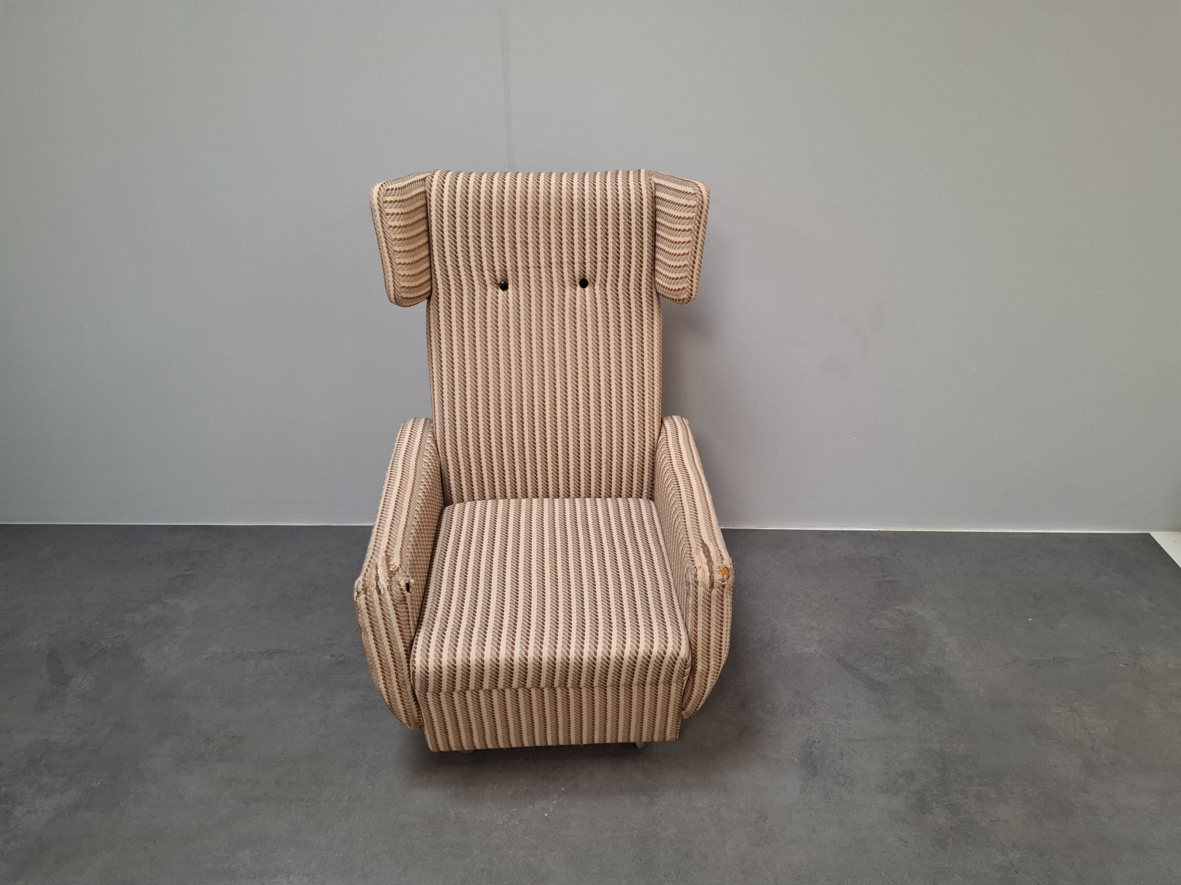 Fauteuil à oreilles de style mid-century moderne