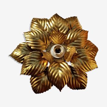 Golden metal flower sconce