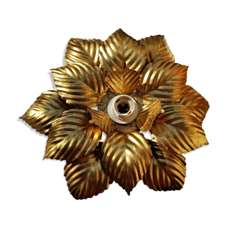 Golden metal flower sconce