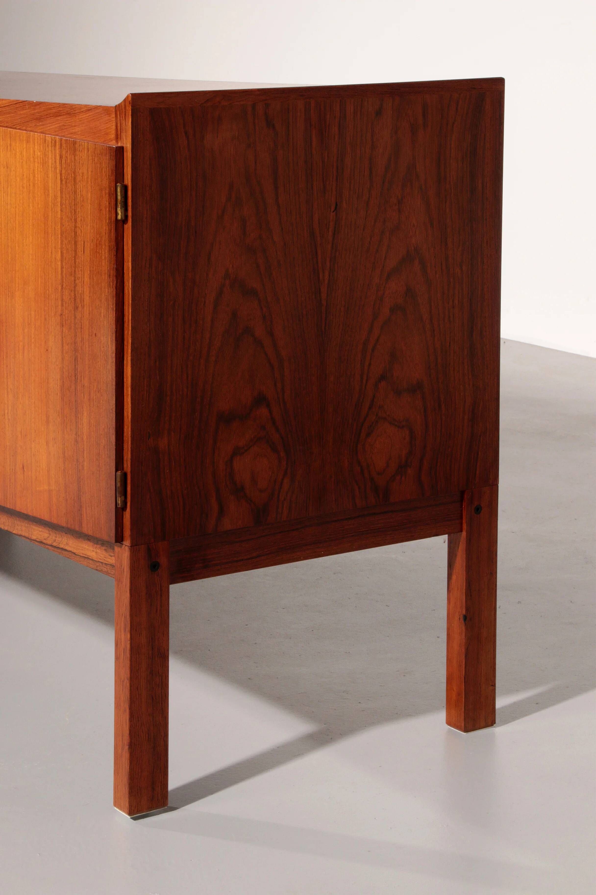 Buffet en bois Arne Hovmand Olsen pour Mogens Kold, Danemark, vers 1960.