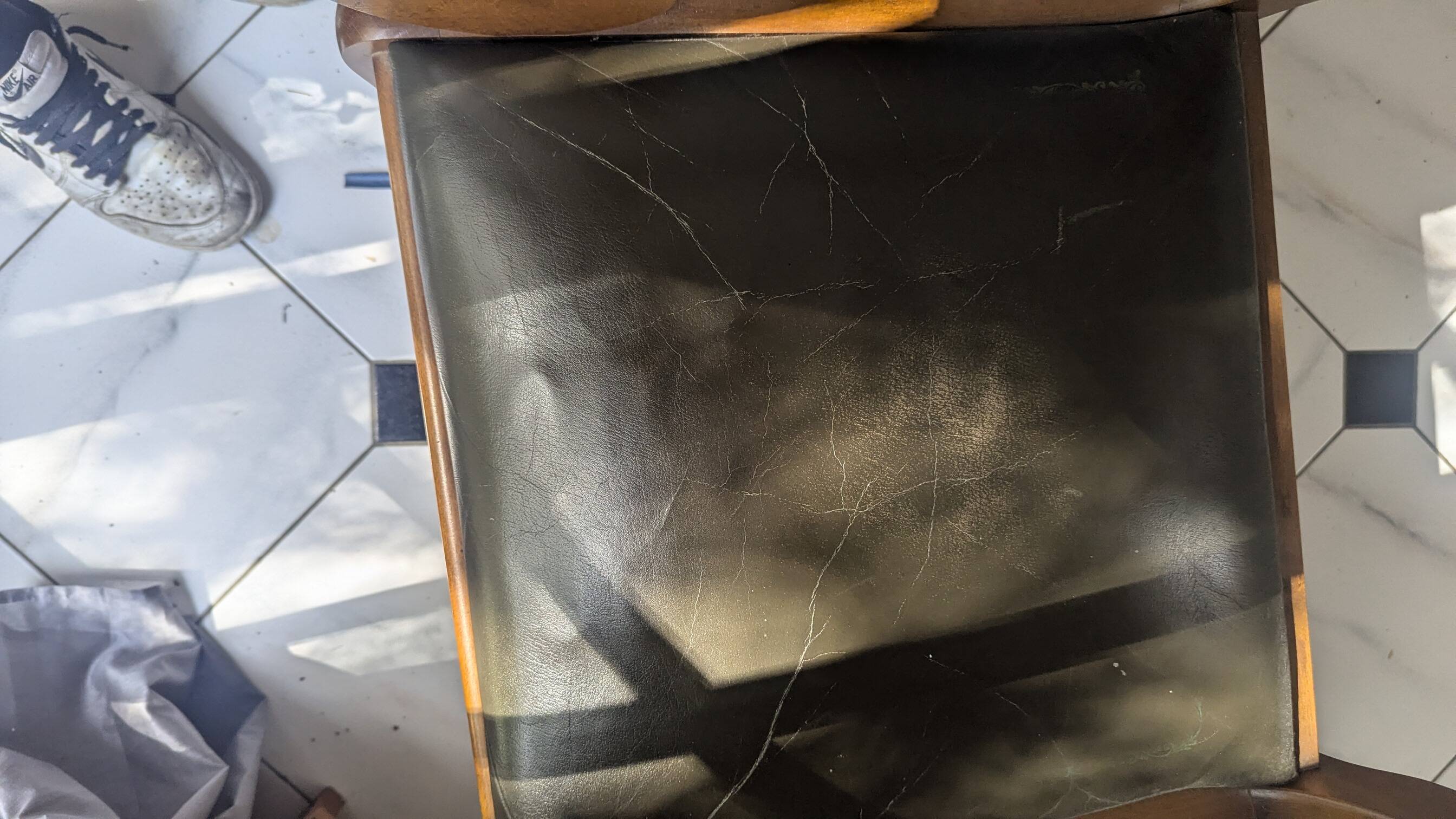 Fauteuil de bureau ancien style Directoire / Restauration en bois massif