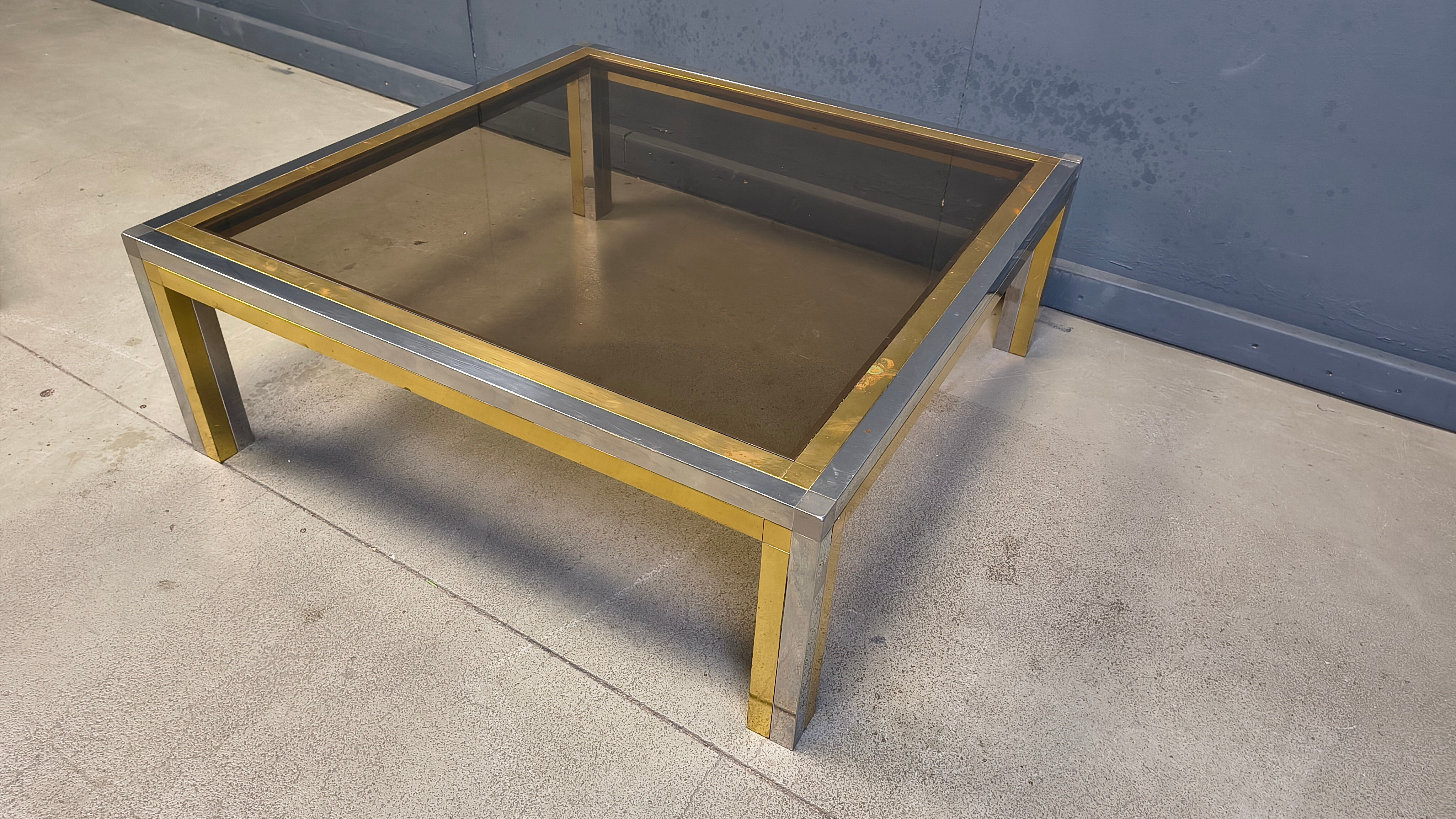 Table basse vintage en chrome et laiton dans le style de Romeo Rega, années 1970.
