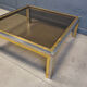 Table basse vintage en chrome et laiton dans le style de Romeo Rega, années 1970.