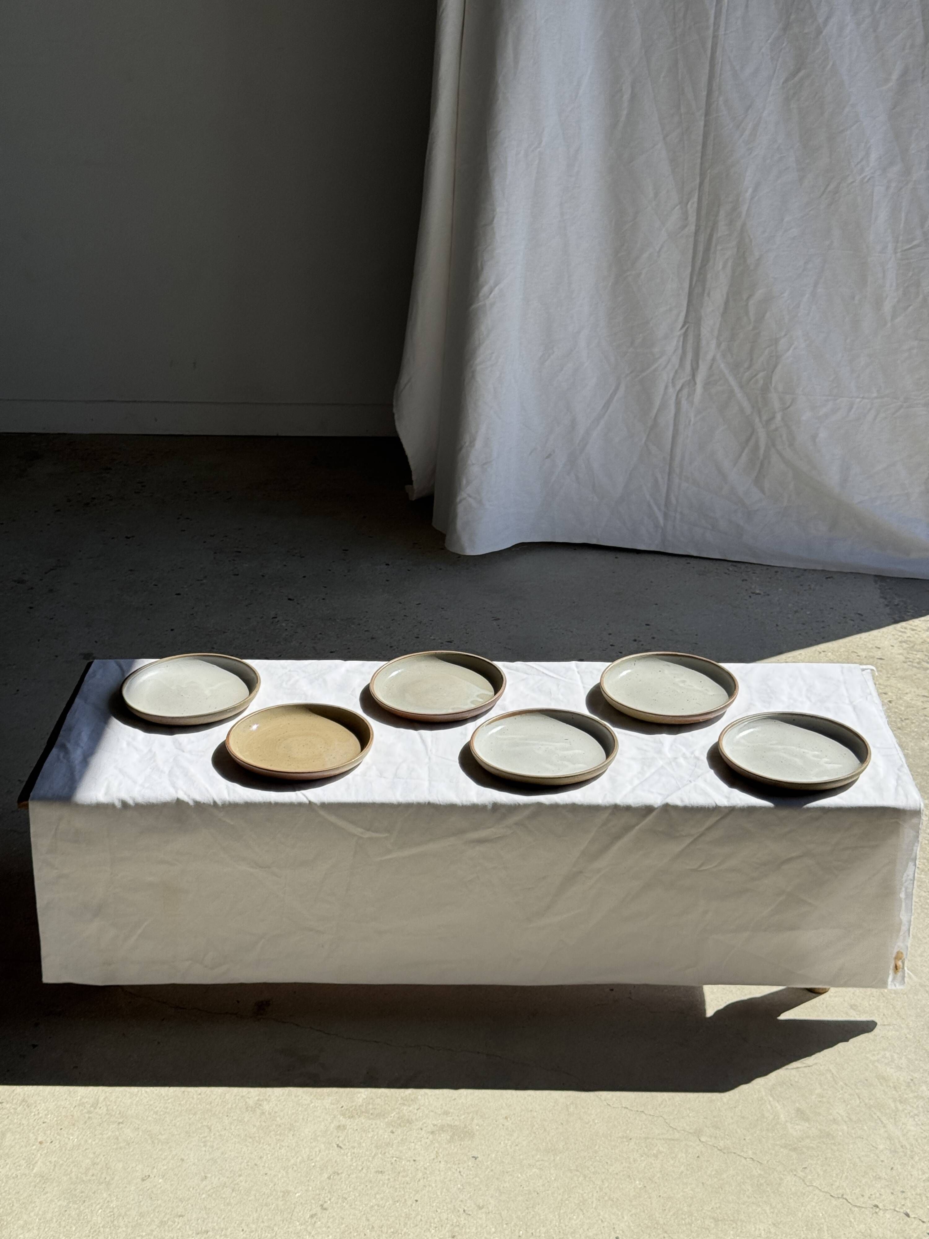 Set of 6 handmade stoneware plates in glazed beige and brown D20 H3