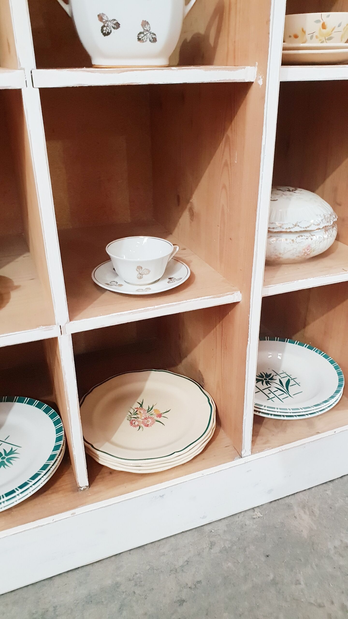 Trade furniture with lockers