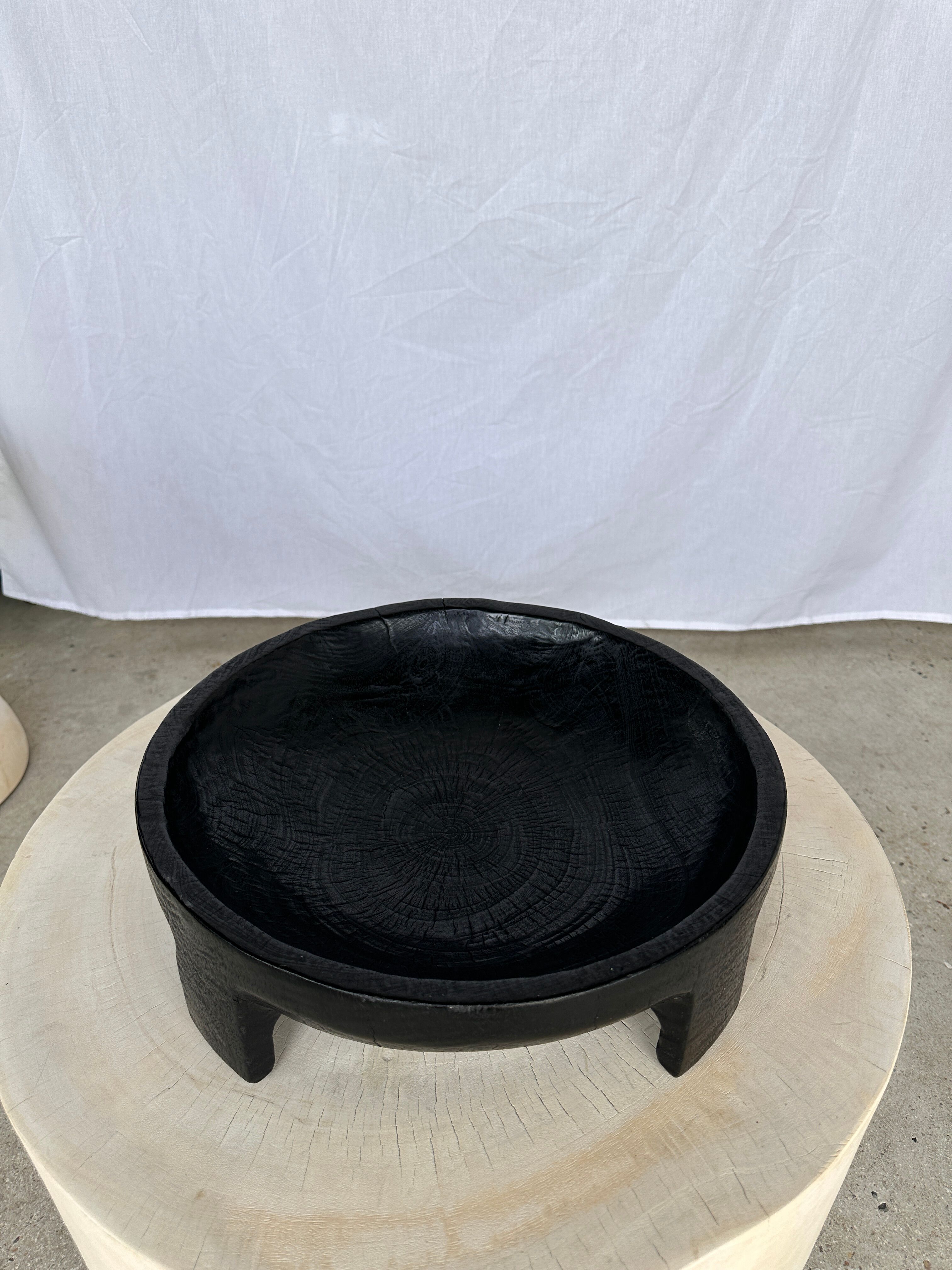 Cut in monoxyl mango wood