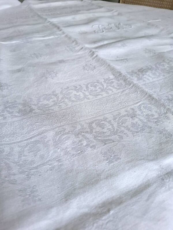 Nappe monogrammée ancienne et 8 serviettes de table