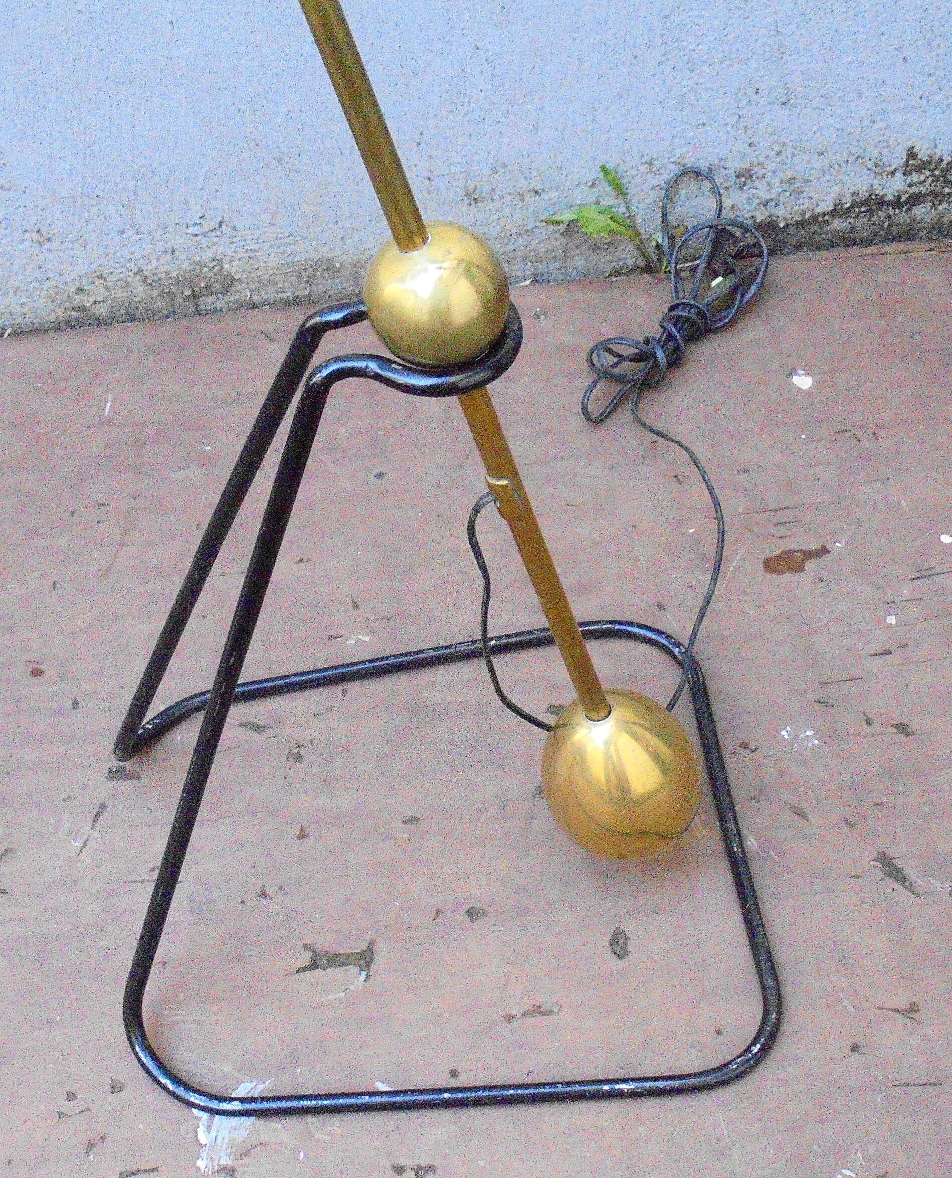 1950s swinging lamppost