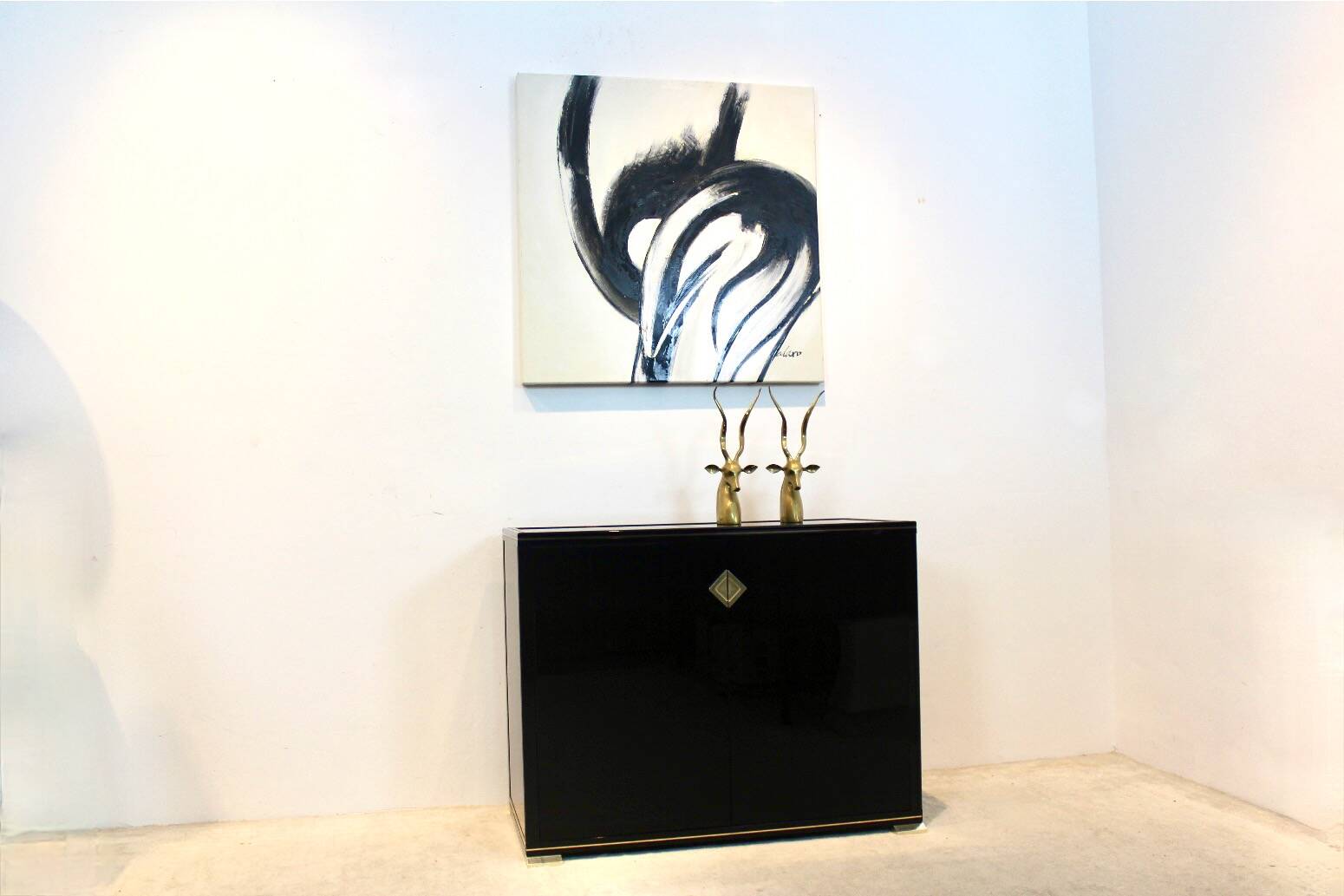 Armoire française laquée noire avec étagères Pierre Vandel Paris