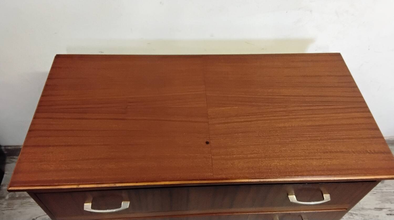 Wooden chest of drawers
