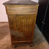 Walnut chest of drawers