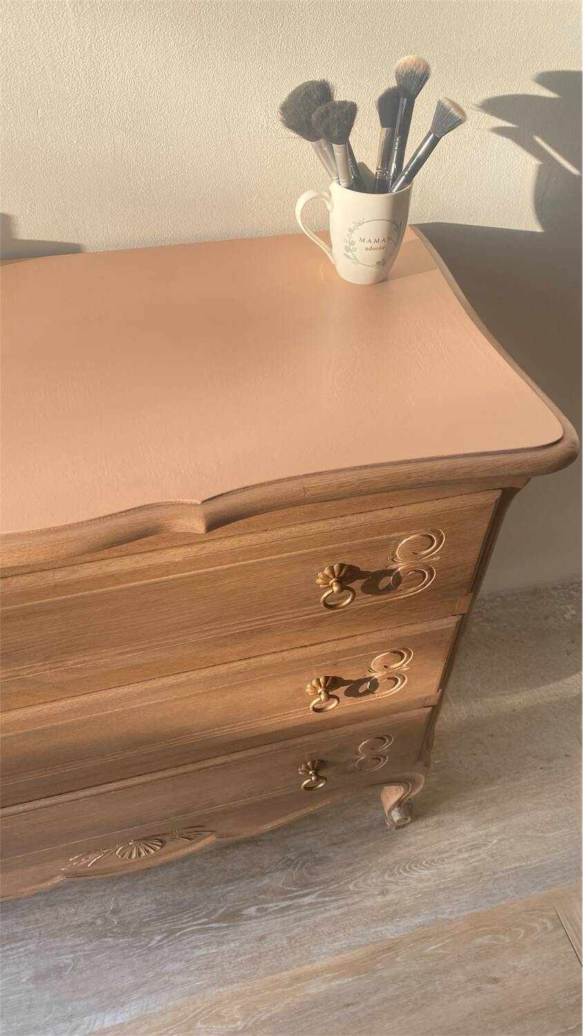 Commode style Louis XV rénovée -bois et couleur nude