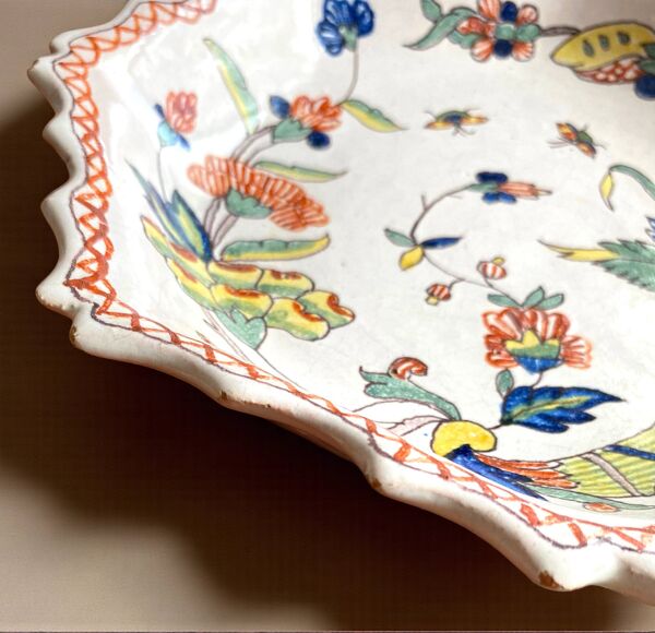 Assiette ancienne décor Rouen en faïence de Malicorne de Pouplard Beatrix