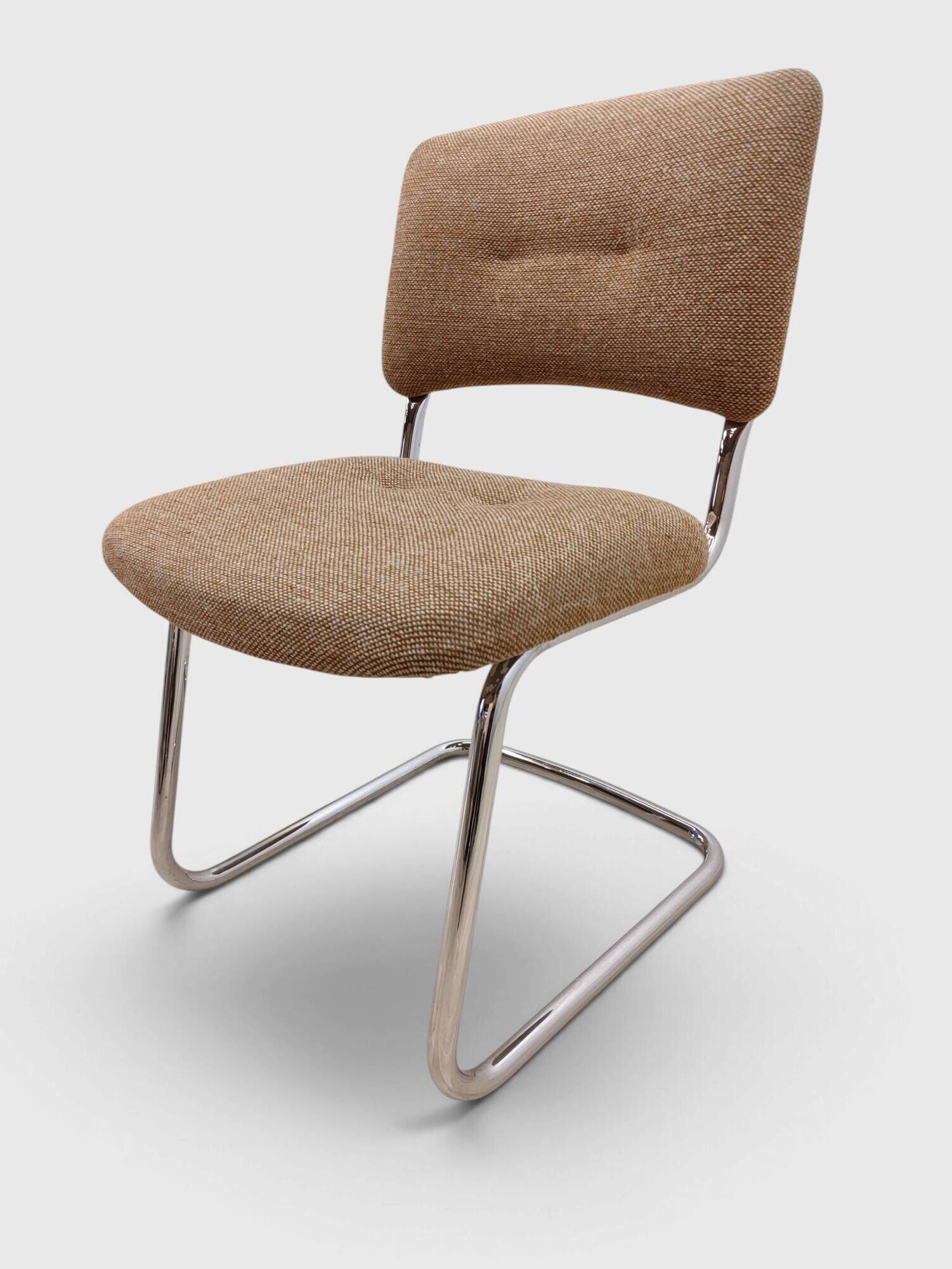 Série de 4 chaises cantilever – Années 80