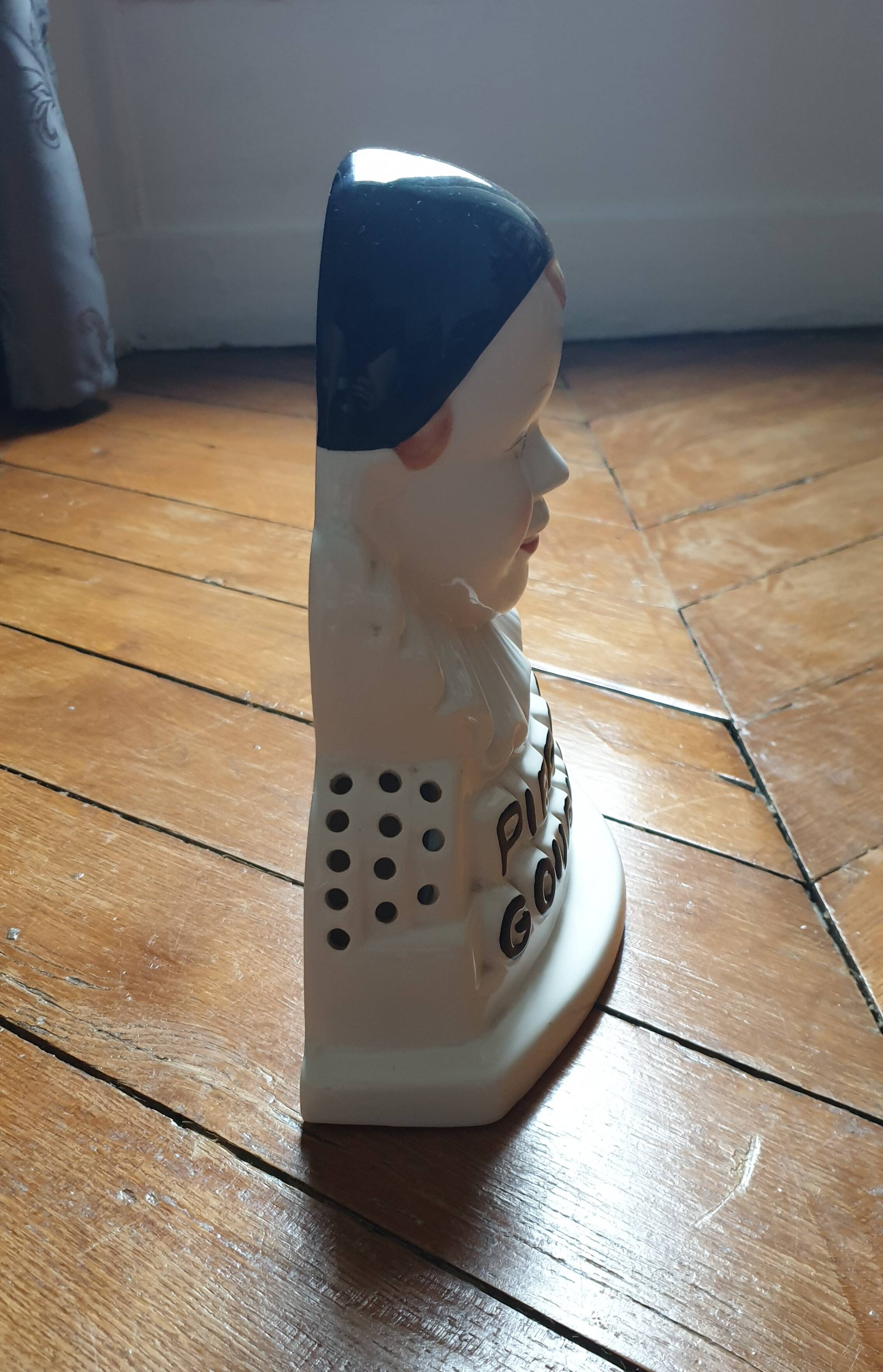 Bust Pierrot Gourmand lollipop holder