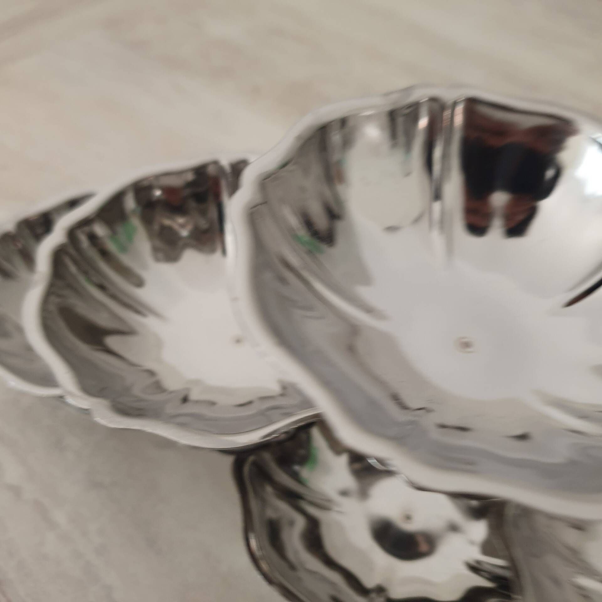 Dessert / ice cream bowls in 18/10 stainless steel, Guy Degrenne style, flower shape.
