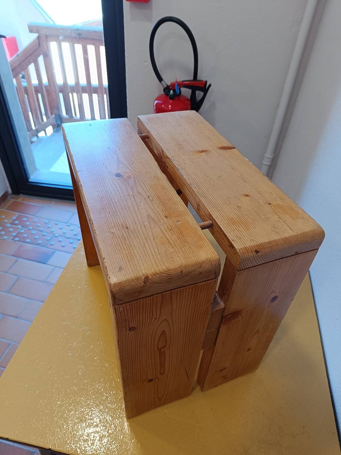 U-shaped stool les arcs Charlotte Perriand