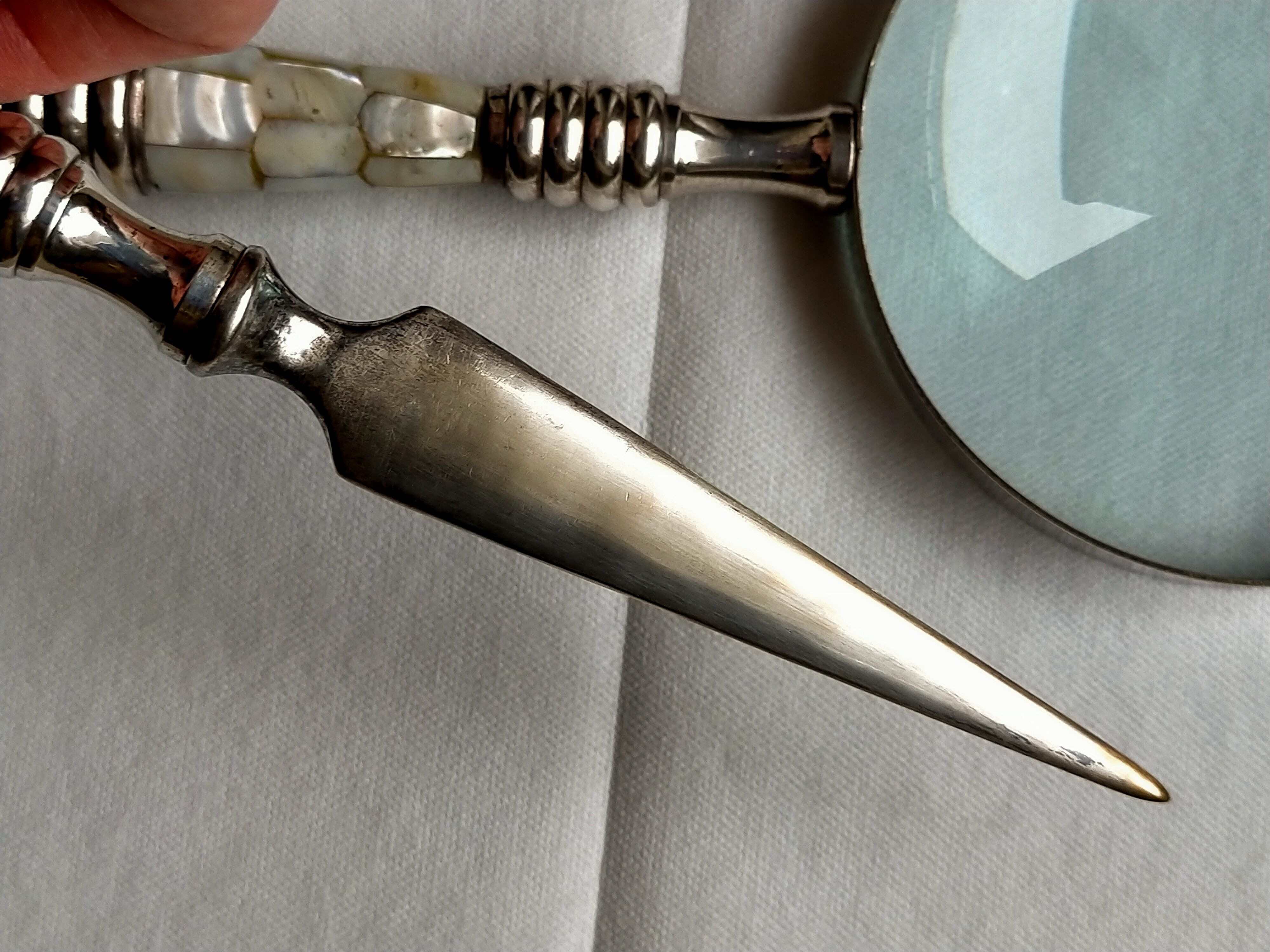 Magnifying glass set and letter opens in silver metal and mother-of-pearl