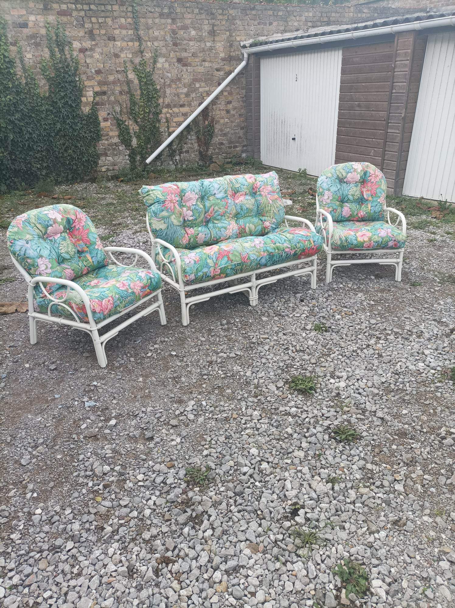3 fauteuils blanc bambou osier avec coussins vintage