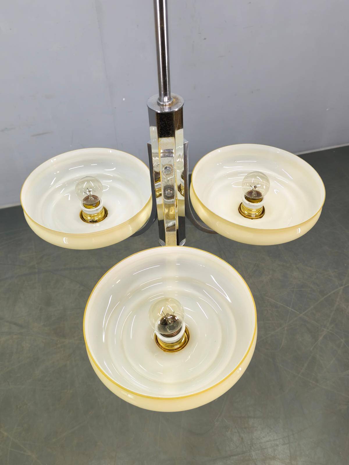 Chandelier Art Déco avec abat-jours en verre champagne, Tchécoslovaquie années 1930