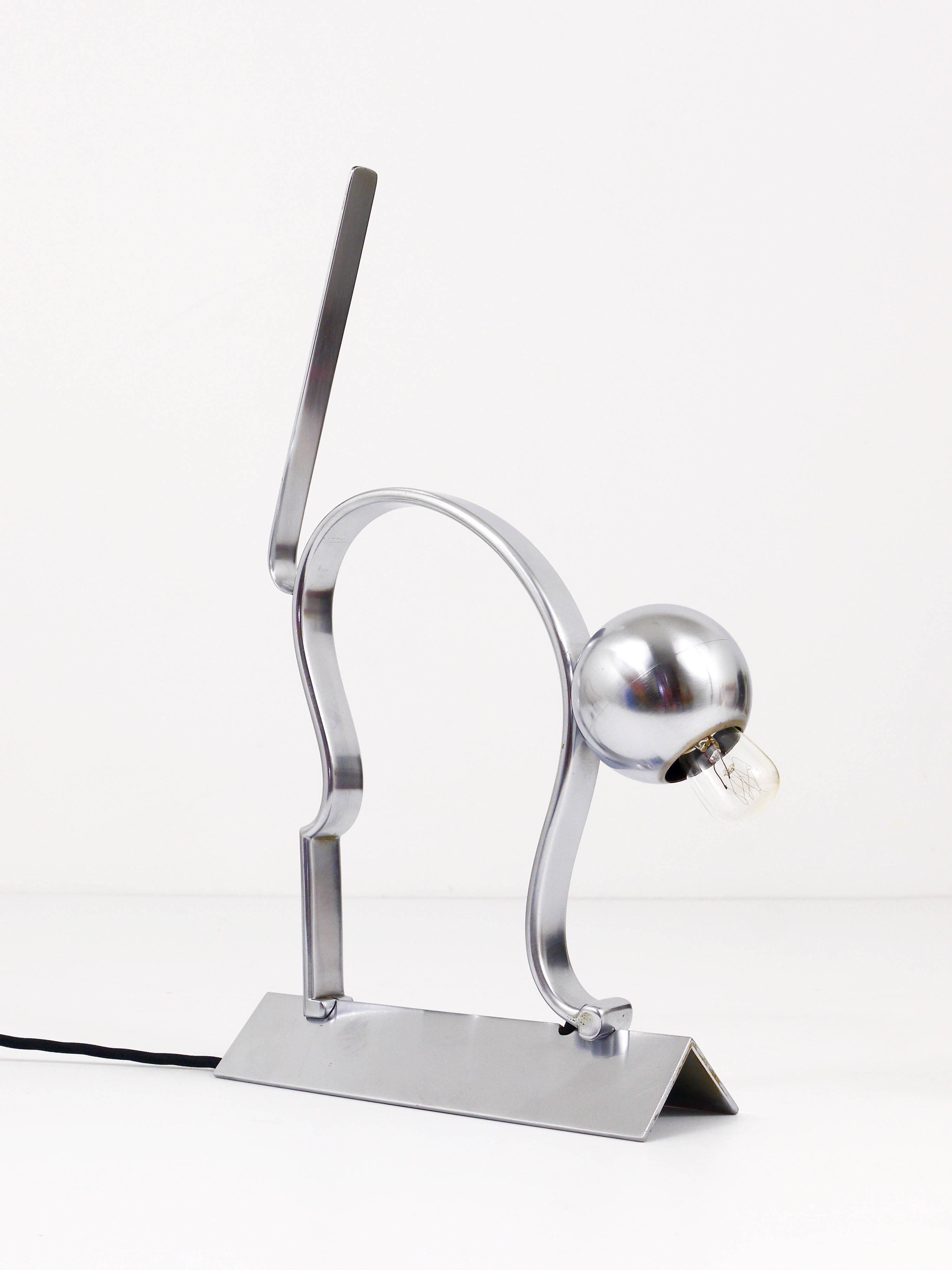 Table lamp sculpture of a cat in the Hagenauer style from the 1930s Art Deco.