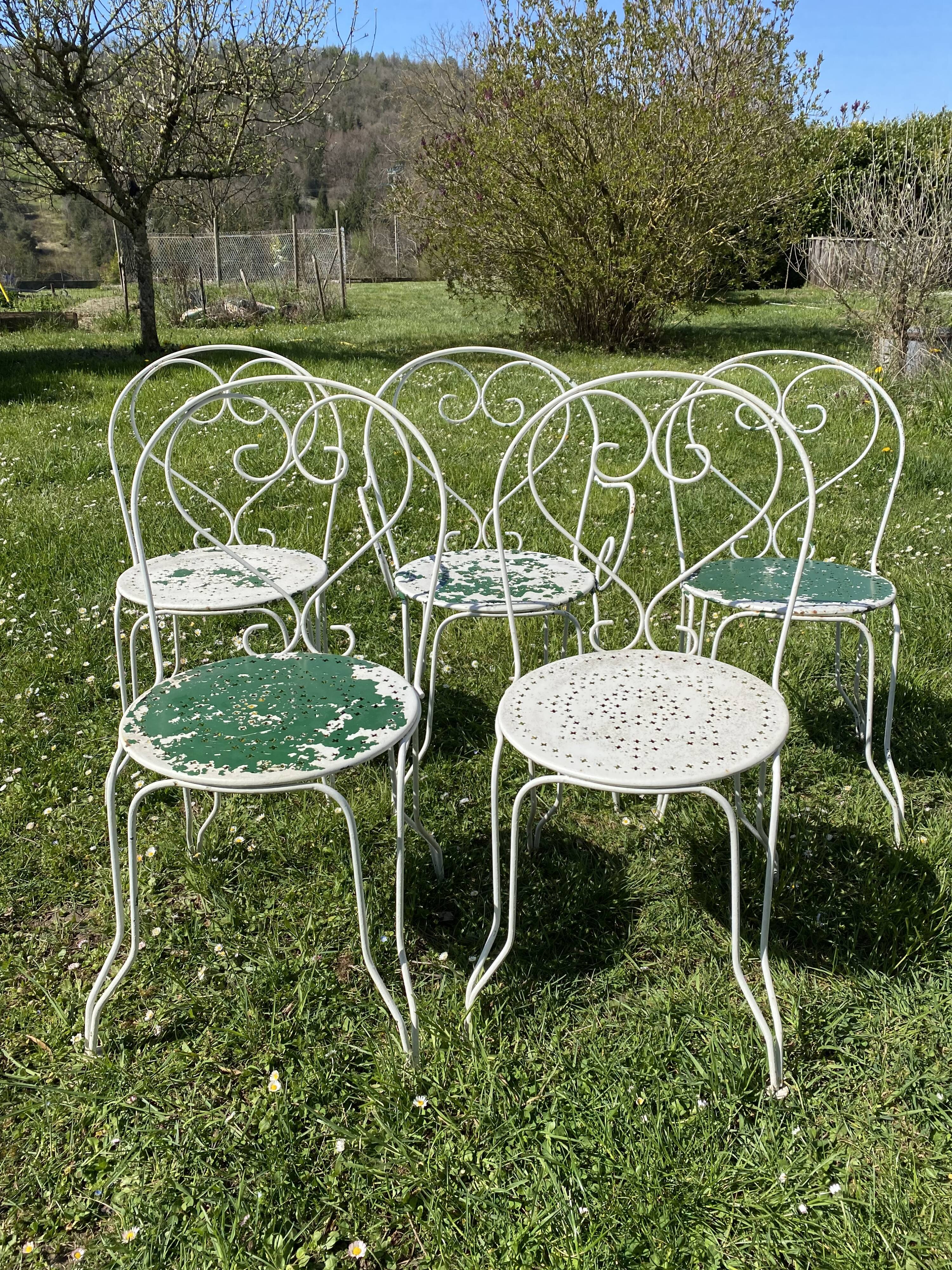 Set of 5 wrought iron garden chairs – openwork seats