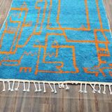 Large Moroccan rug made of natural wool, dimensions 250x150 cm, handmade.