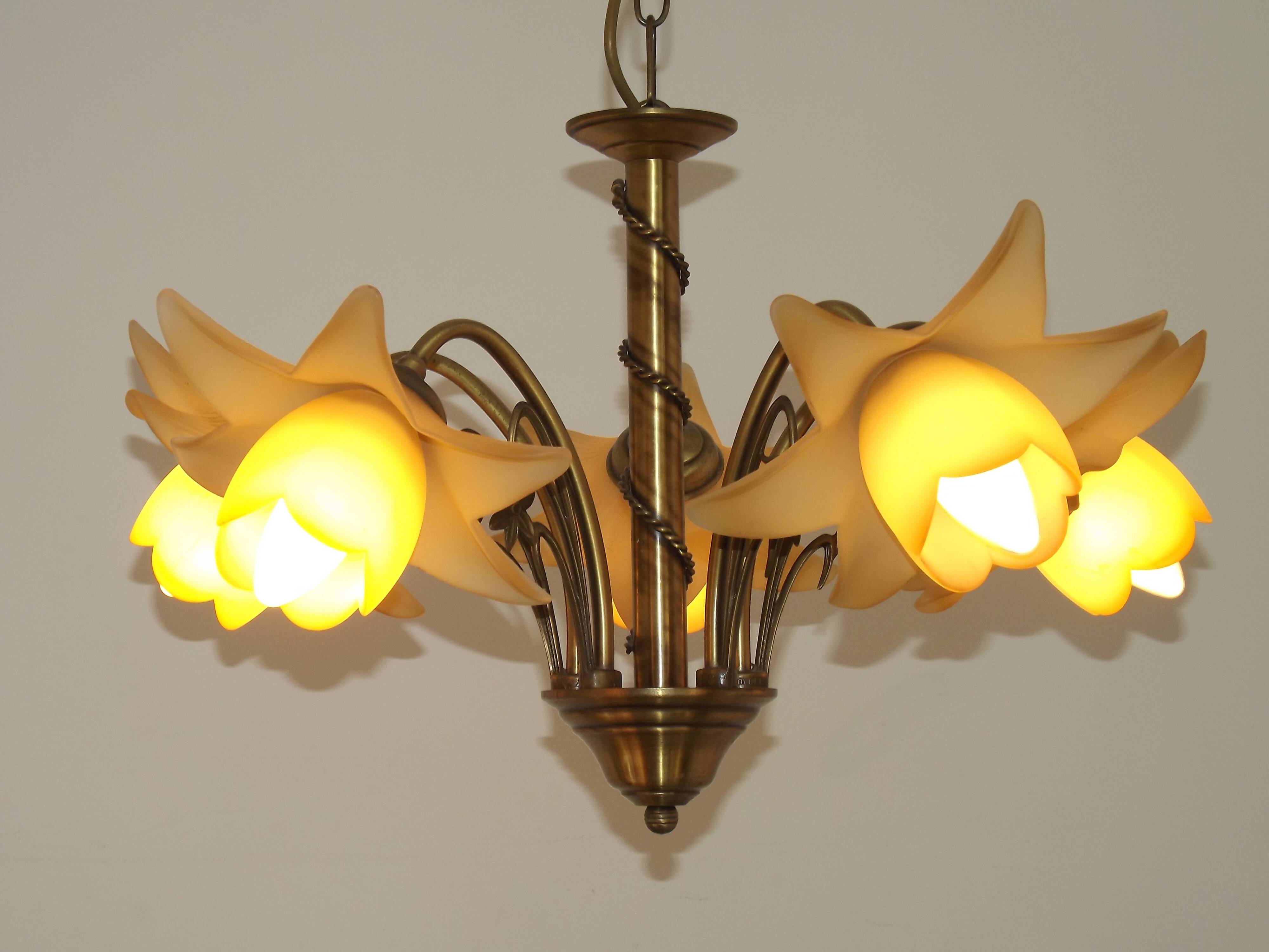 Vintage 5-light chandelier in metal with a bronze effect and flower-shaped lampshades, France.
