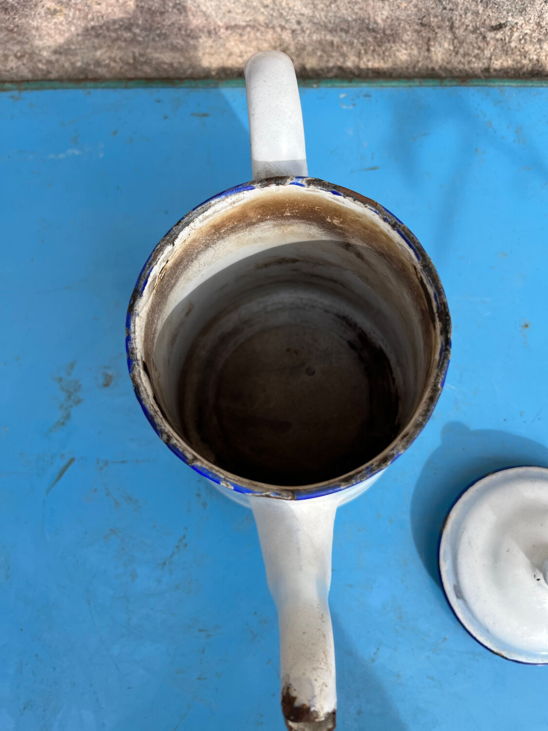 Enamelled coffee maker