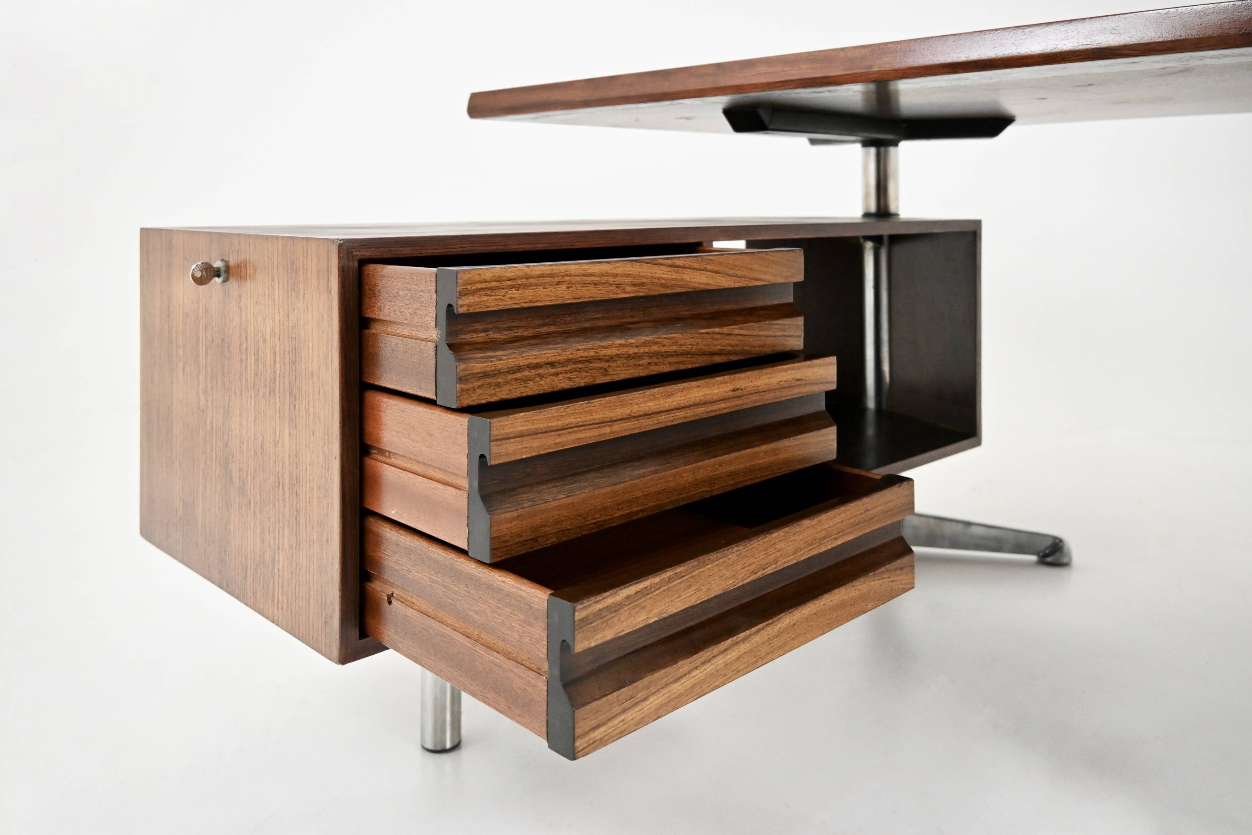 Desk by Osvaldo Borsani for Tecno, 1960s