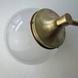 Ancienne lampe potence en laiton et opaline