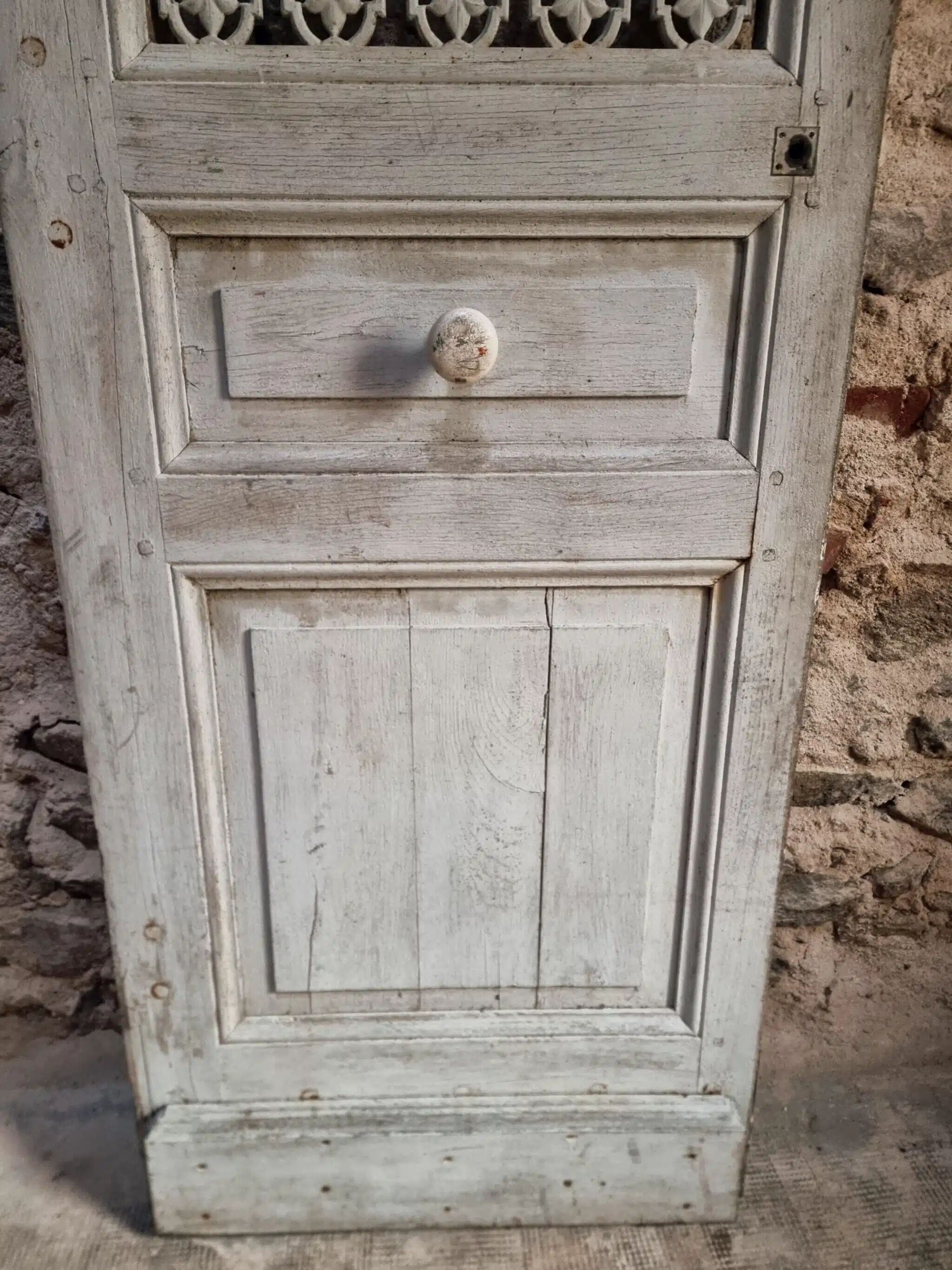 Porte d'entrée ancienne en chêne avec grille en fonte, récupération architecturale française