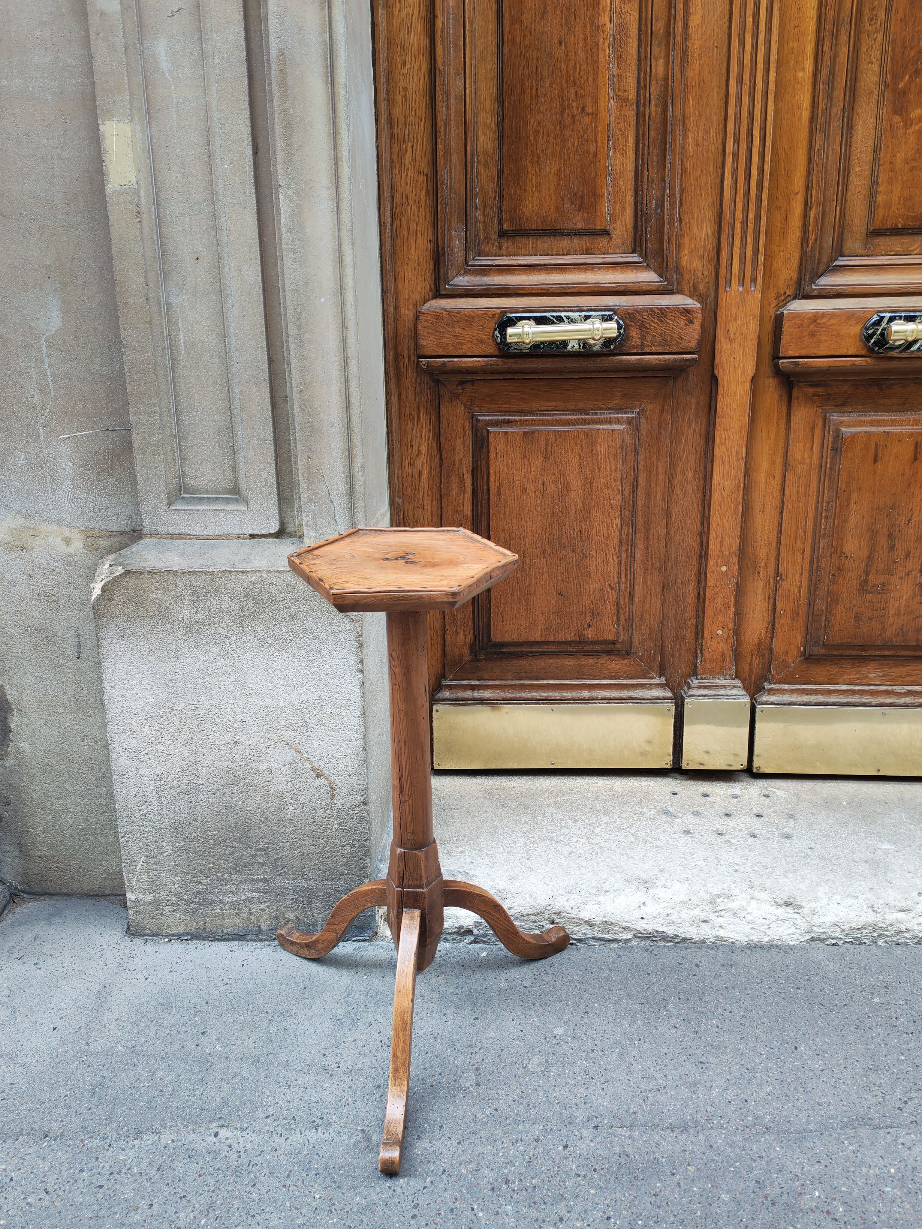 Provençal tripod stool popular art