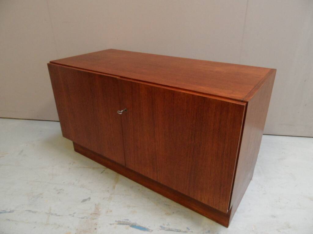 Mid Century 2 doors cabinet 1960's