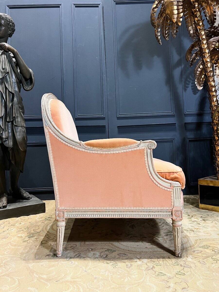 Marquise / Small Sofa From the Napoleon III Period in Painted Wood, Finely Carved - 19th Century