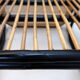 Paire de fauteuils design en bois courbé et osier