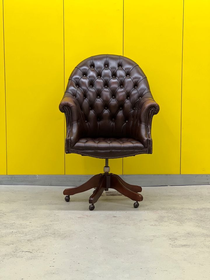 Fauteuil chesterfield directors en cuir brun