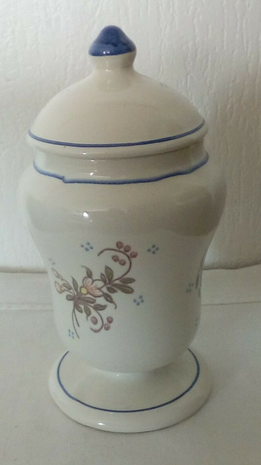 Pharmacy pot in faience