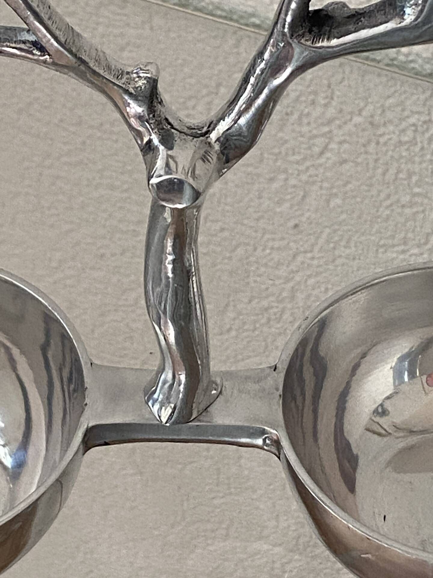 Polished aluminium servant