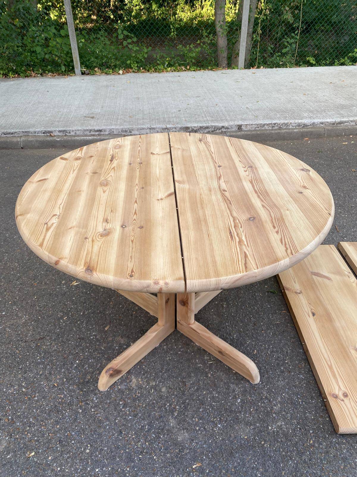 Table à manger ronde décapée extensible Rainer Daumiller Hirtshals Sawaerk
