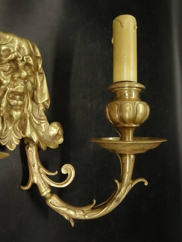 Pair of wall sconces with grotesque heads in 19th-century Renaissance style - bronze