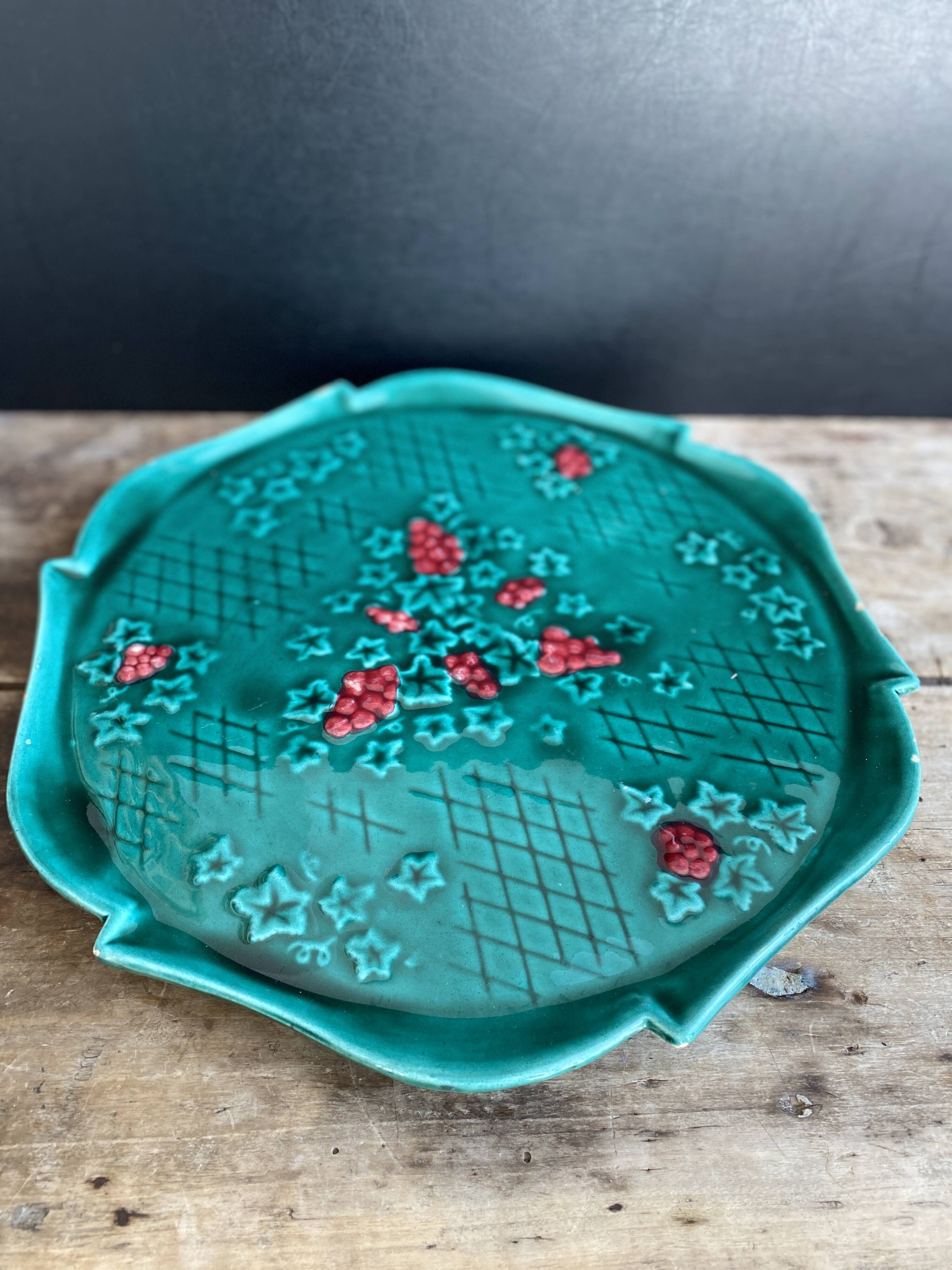 Vintage ceramic pie dish – Signed C.V. 471