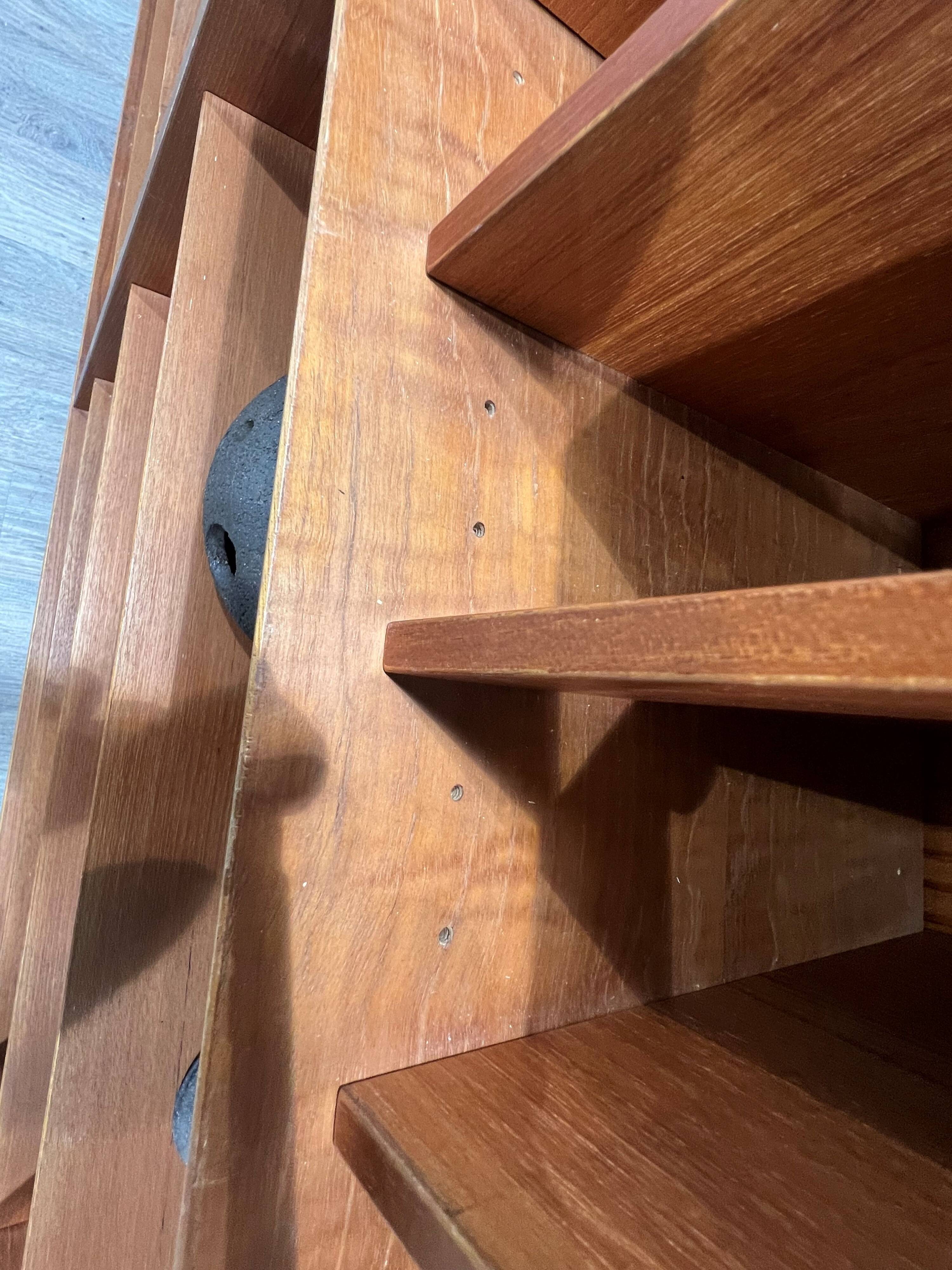 Splendid Scandinavian bookshelf in teak from Denmark.