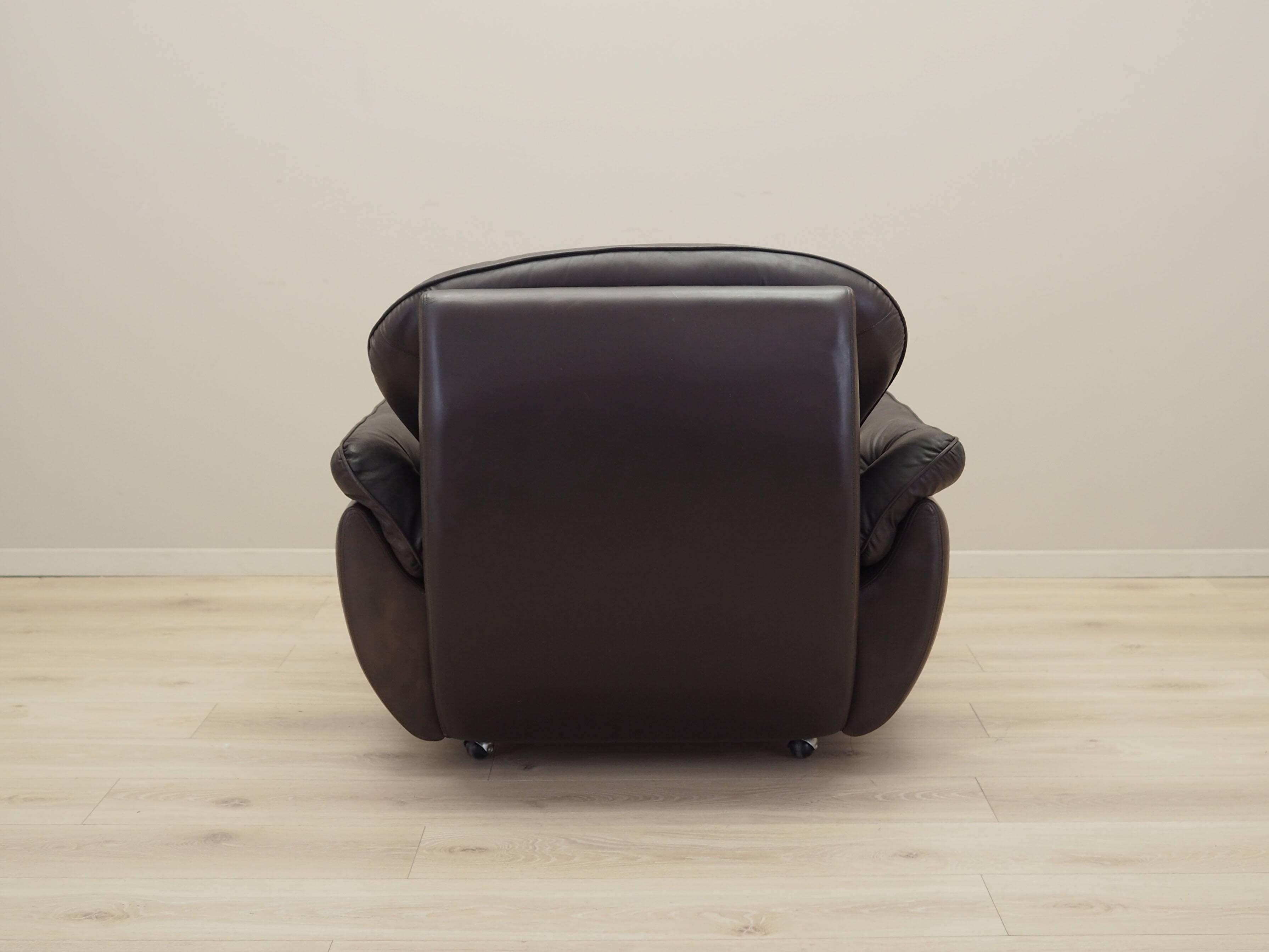 Armchair with castors, Italian design, 1970s, production: Italy