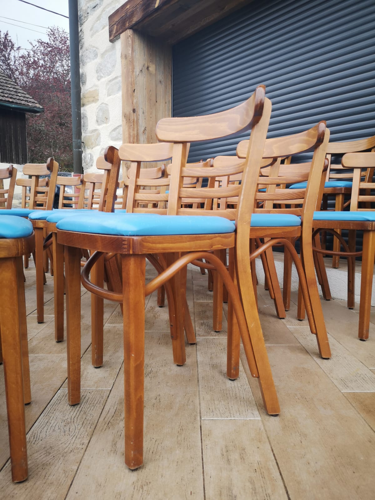 Lot de 24 chaises de bistrot restaurant vintage